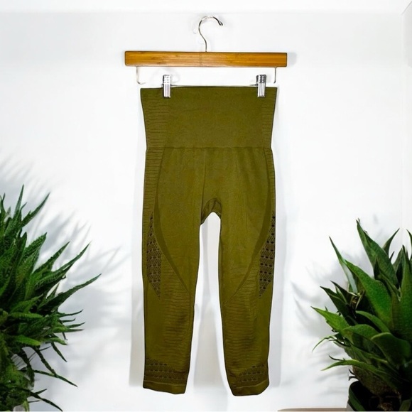 GYMSHARK Energy Seamless Cropped Green Mesh Panel Athletic Workout Gym Leggings - Picture 1 of 10